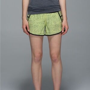 Lululemon Tracker Short III *4-way Stretch Dottie Dash Clarity